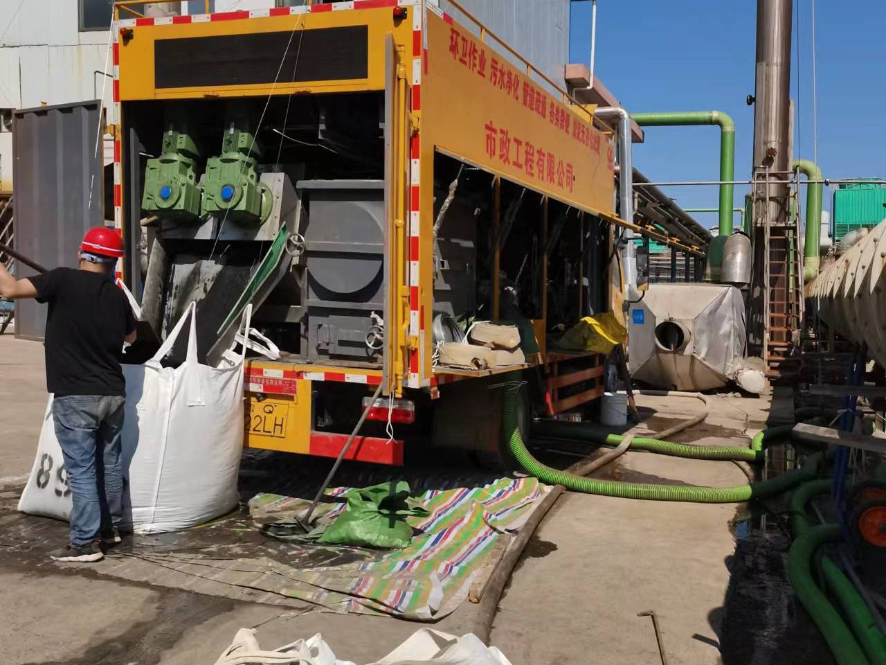 明光淤泥压干处理